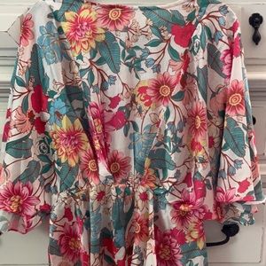 Floral kimono sleeve top size small never worn.